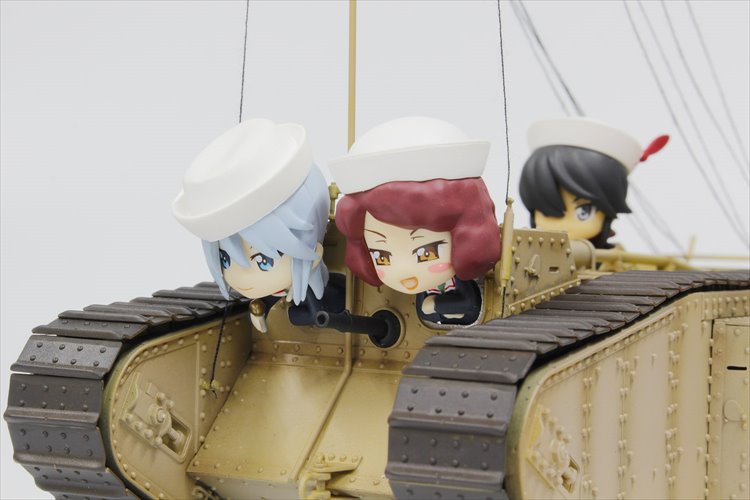 Girls and Panzer - 1/35 Mk. IV Team Samesan Tank with Prepainted Figures